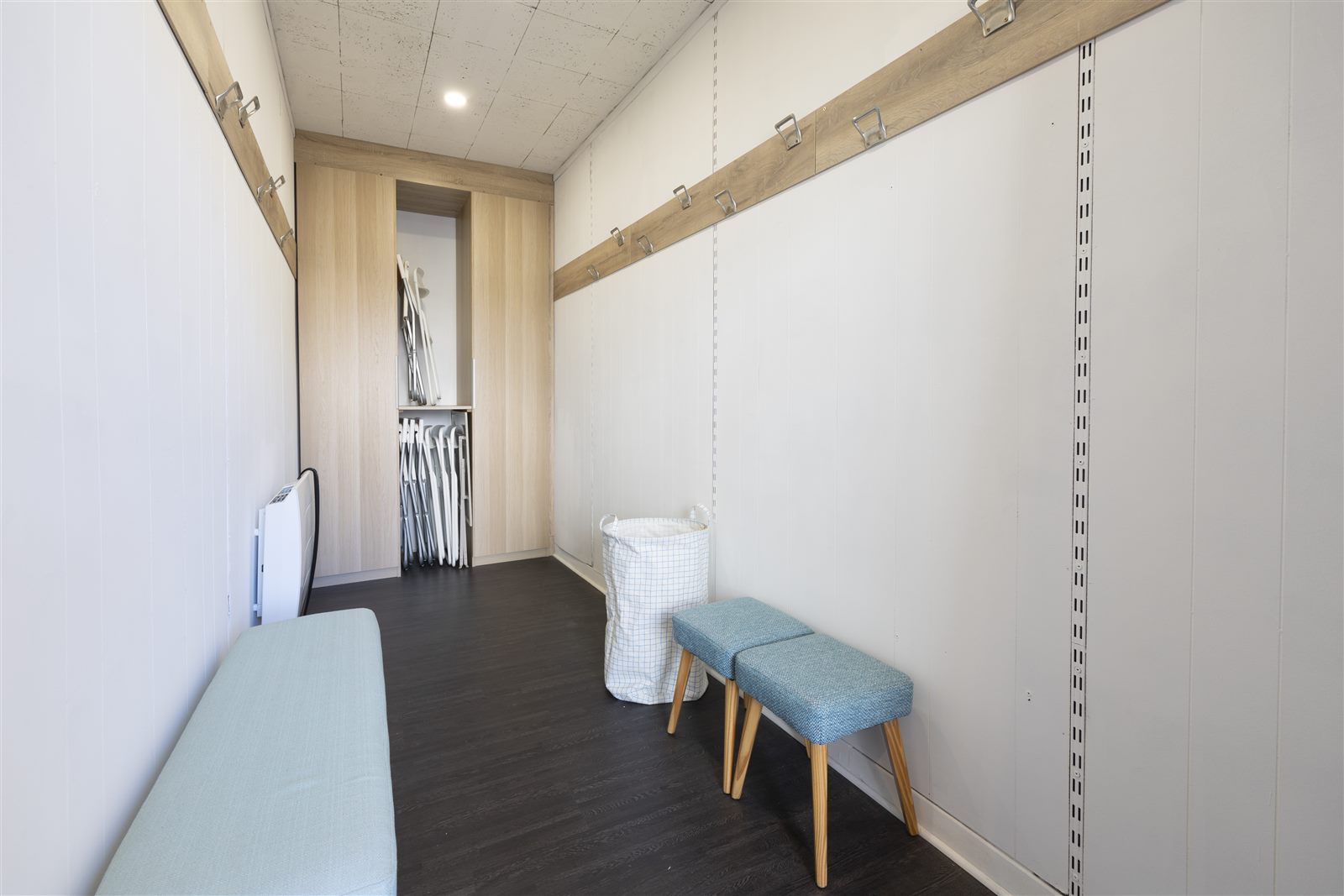 Le vestiaire attenant à la grande salle